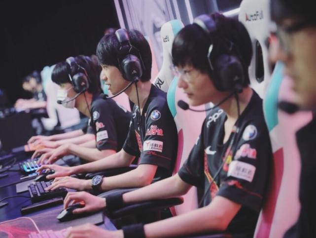 都显露出他 都显露出他